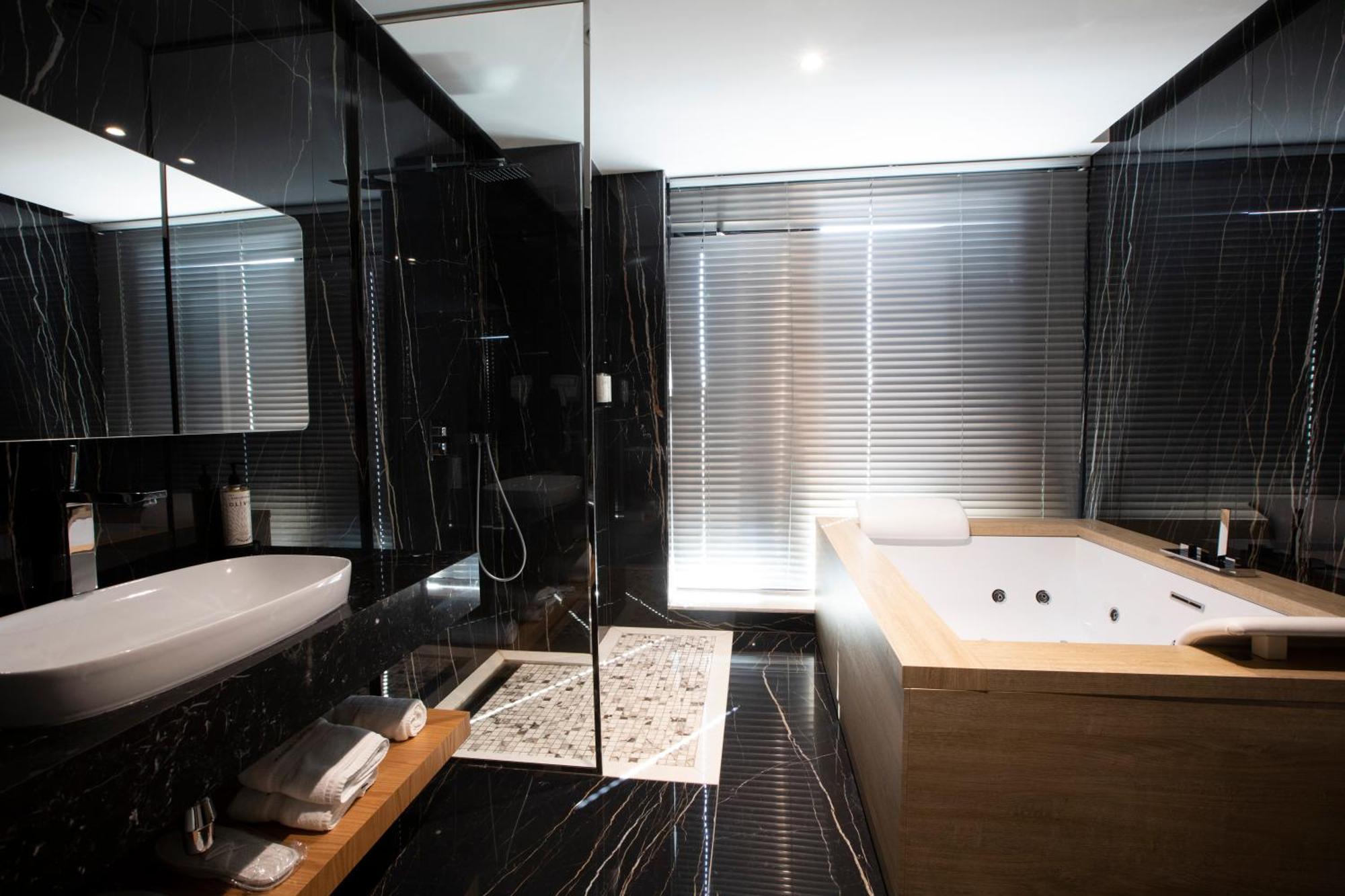 טיראנה Marinaj Hotel & Spa מראה חיצוני תמונה